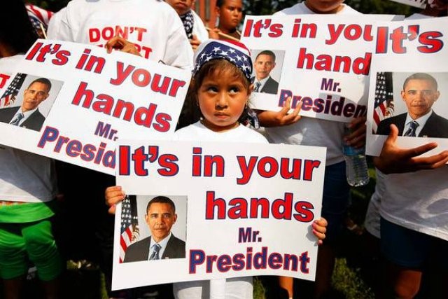 kids with president signs